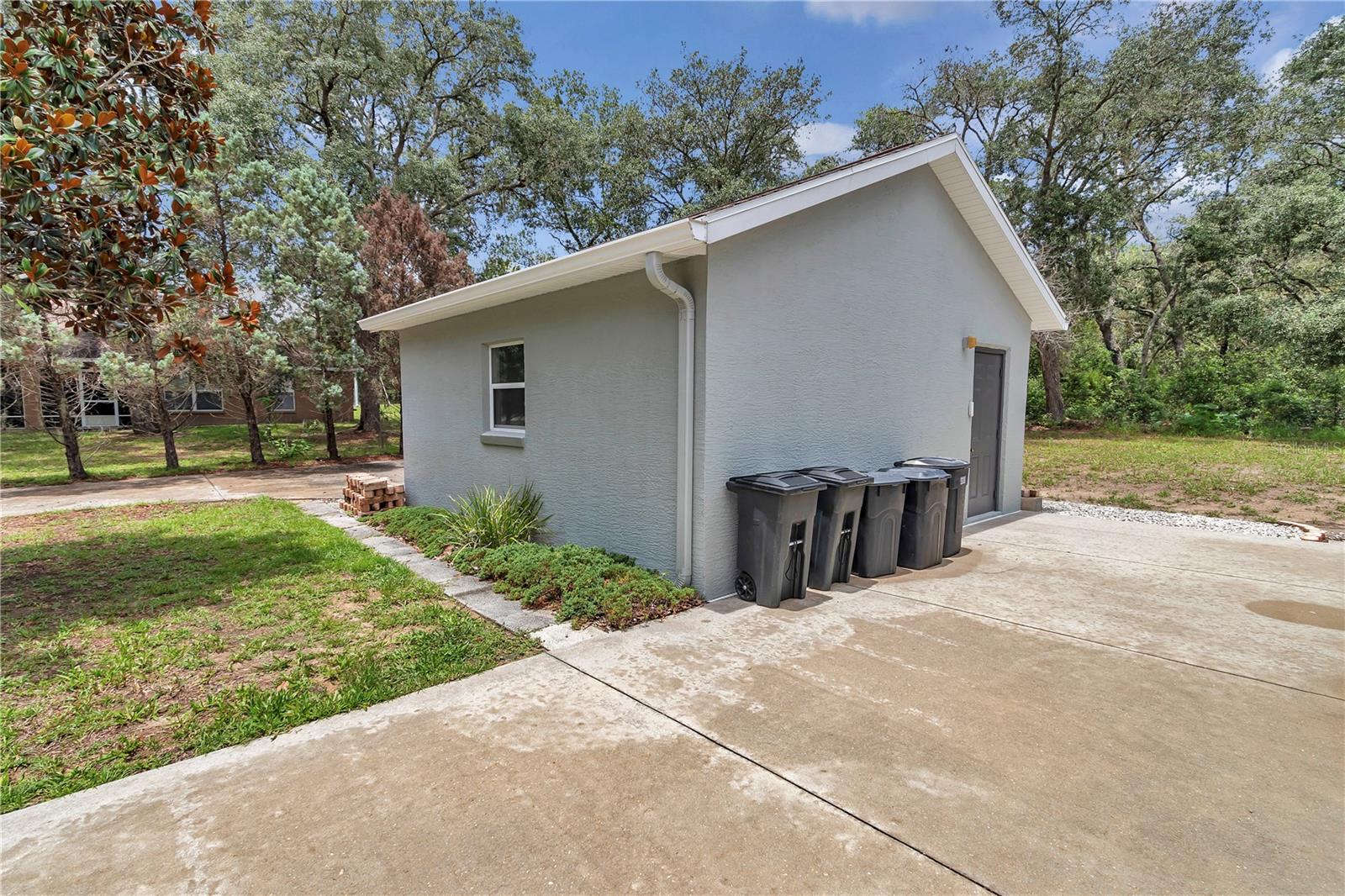 Listing photo id 20 for 8198 Brook Way