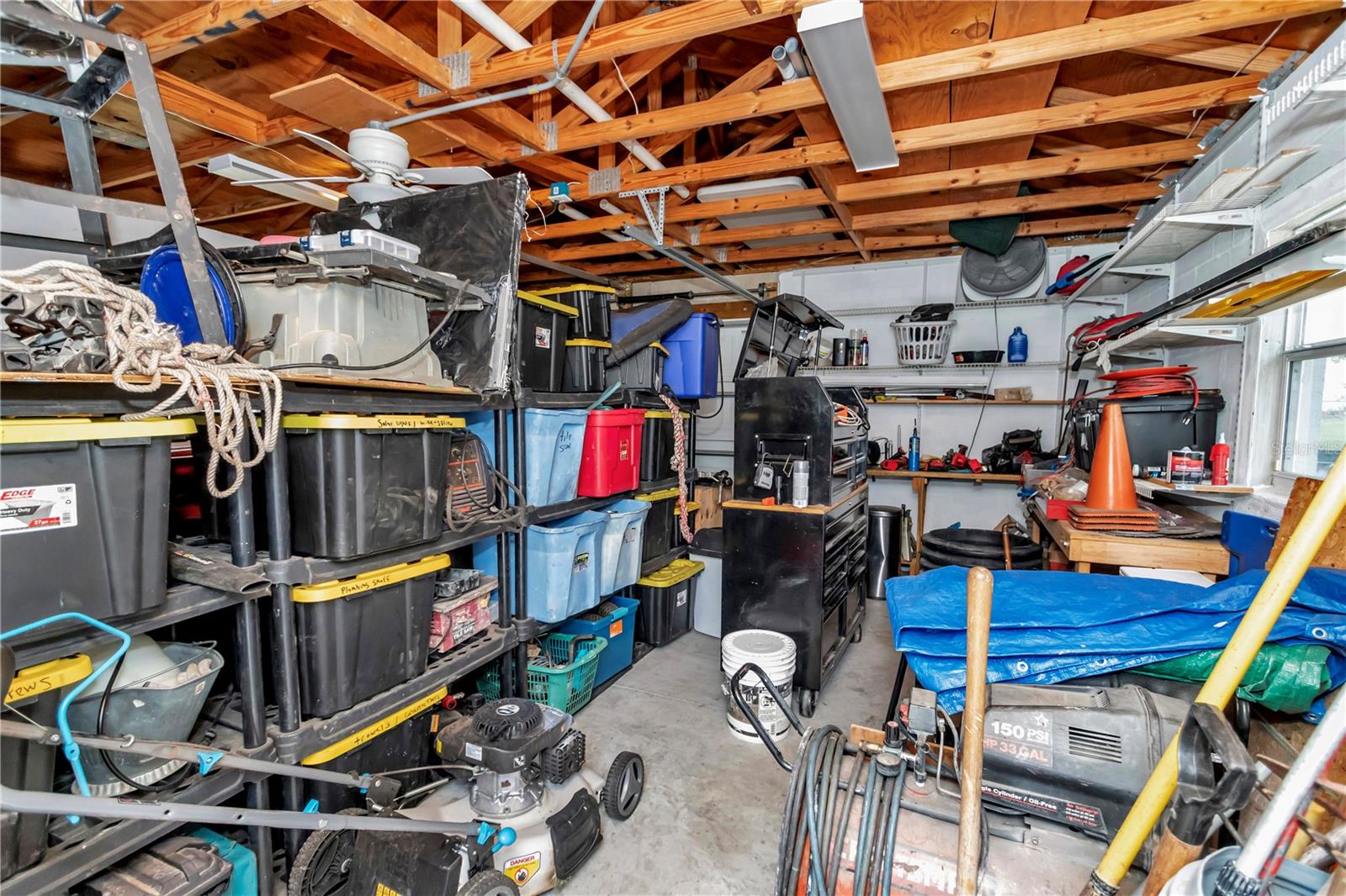 Listing photo id 22 for 8198 Brook Way