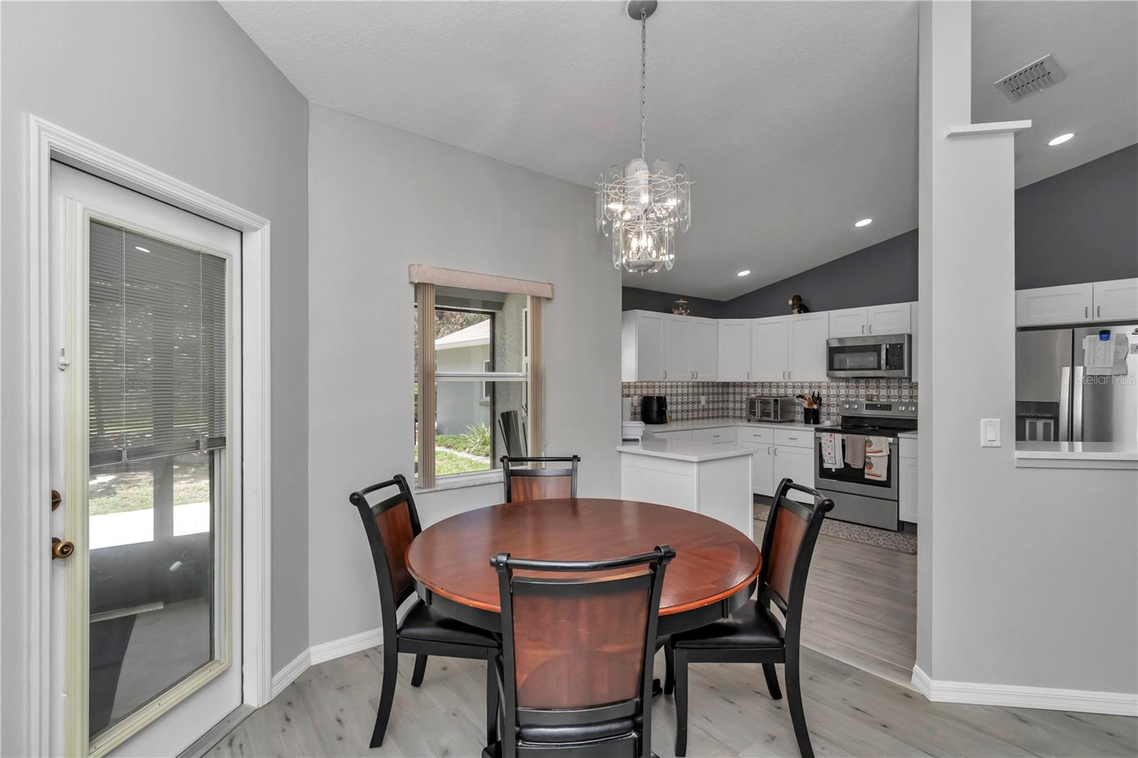 Listing photo id 28 for 8198 Brook Way
