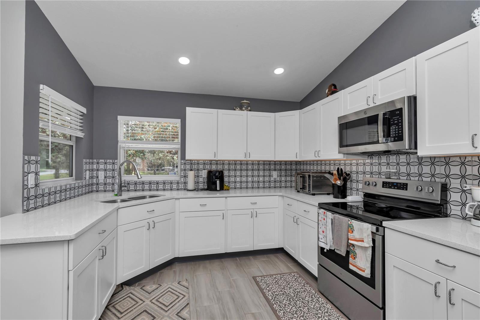 Listing photo id 29 for 8198 Brook Way