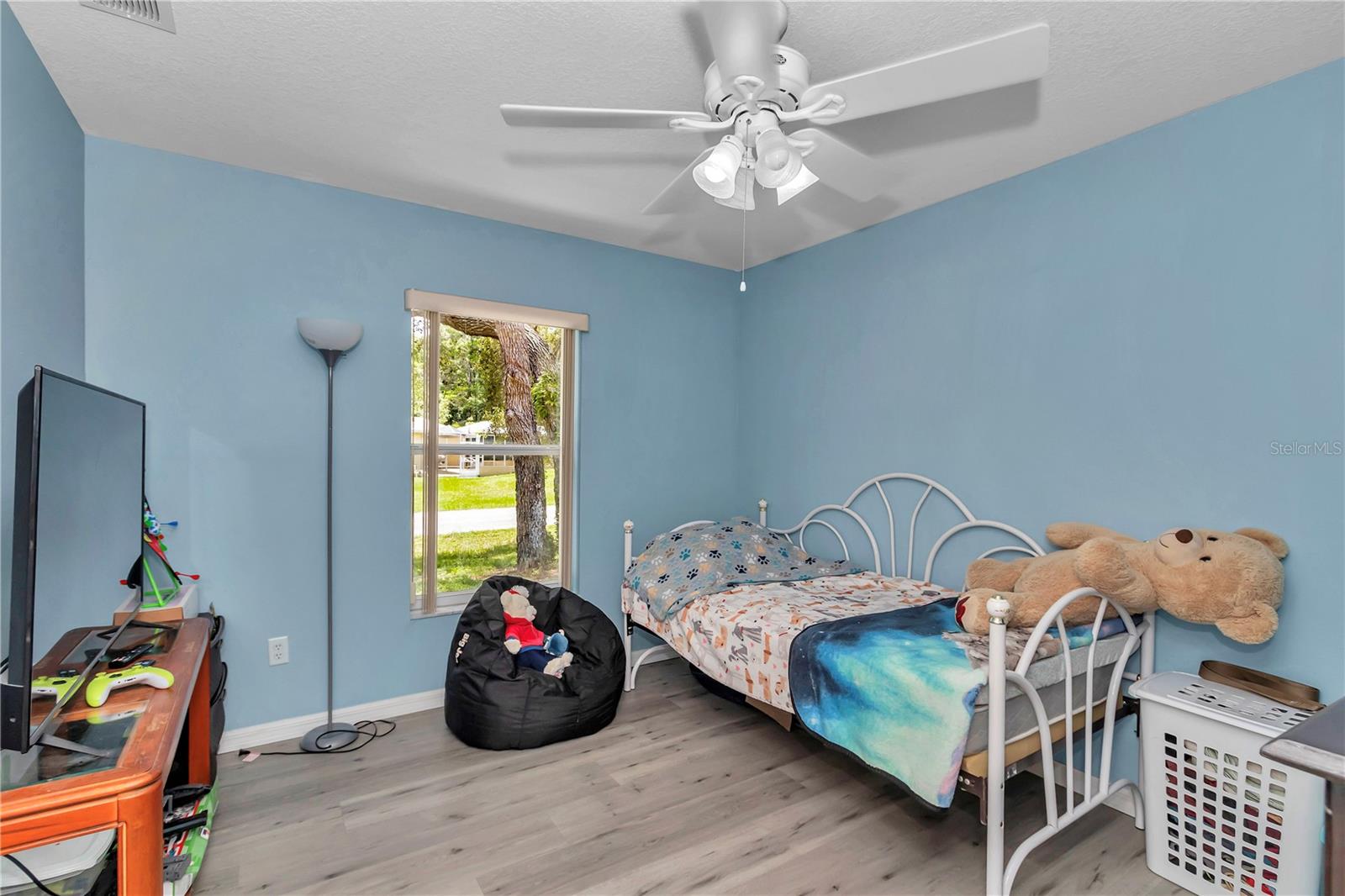Listing photo id 36 for 8198 Brook Way
