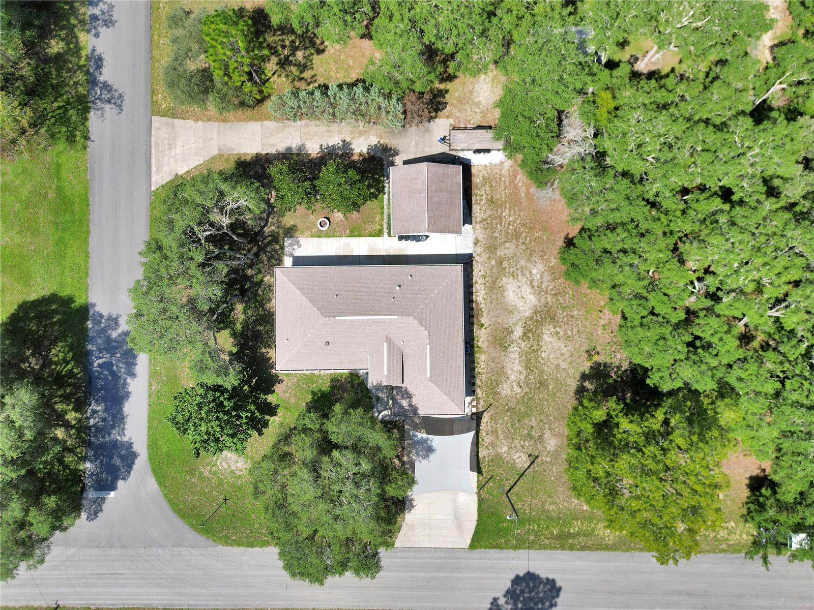 Listing photo id 2 for 8198 Brook Way