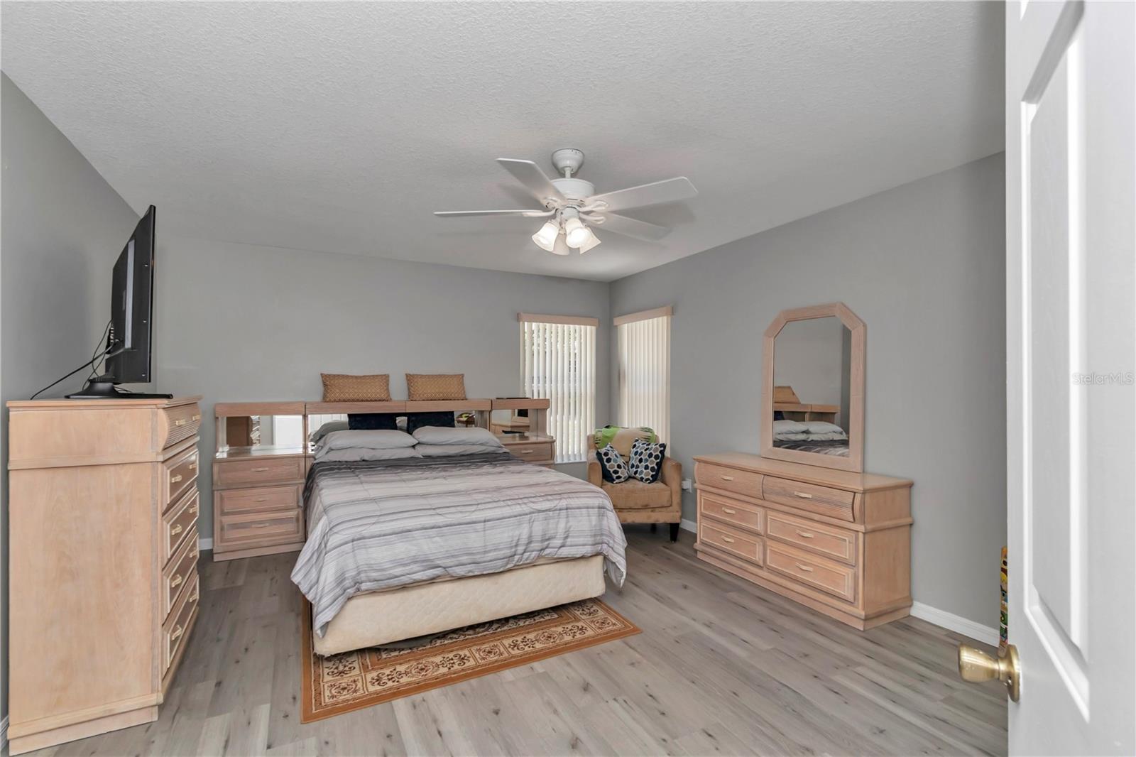 Listing photo id 42 for 8198 Brook Way