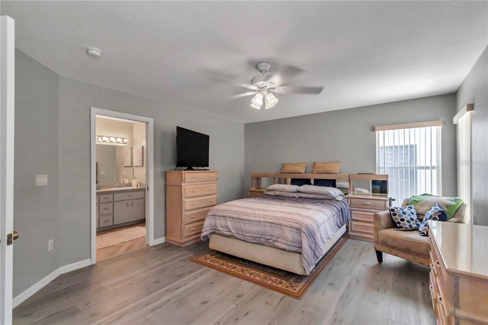 Listing photo id 43 for 8198 Brook Way