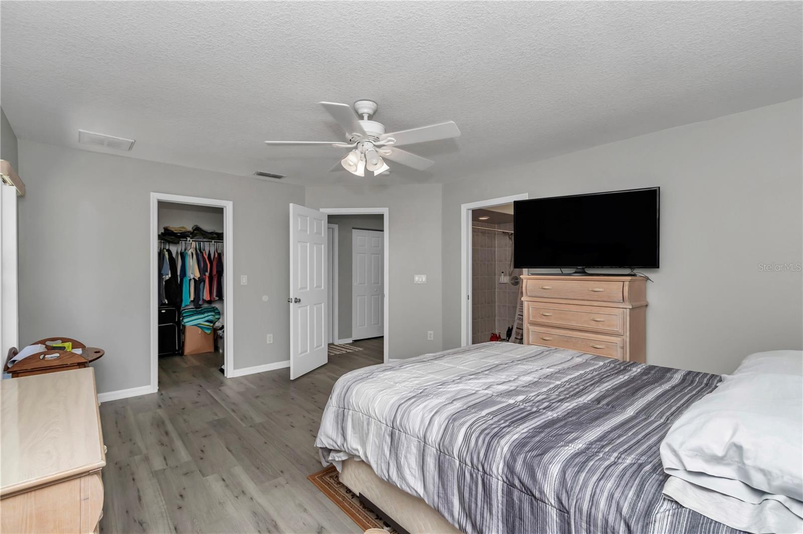 Listing photo id 44 for 8198 Brook Way