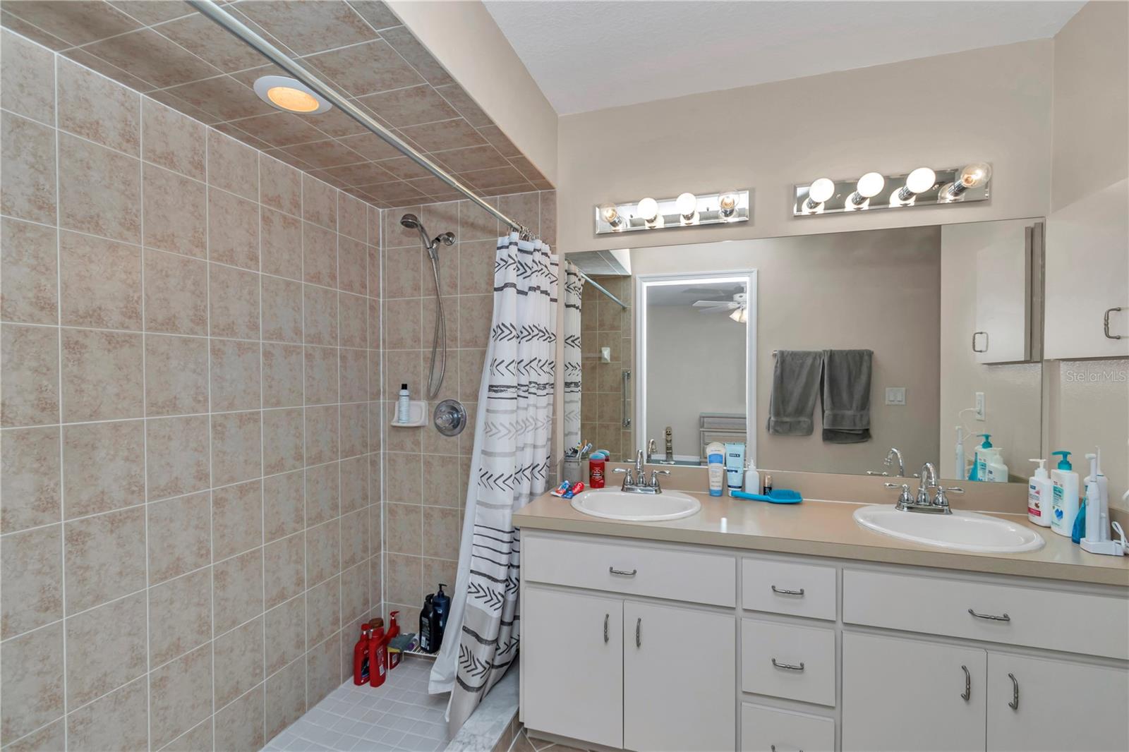 Listing photo id 45 for 8198 Brook Way