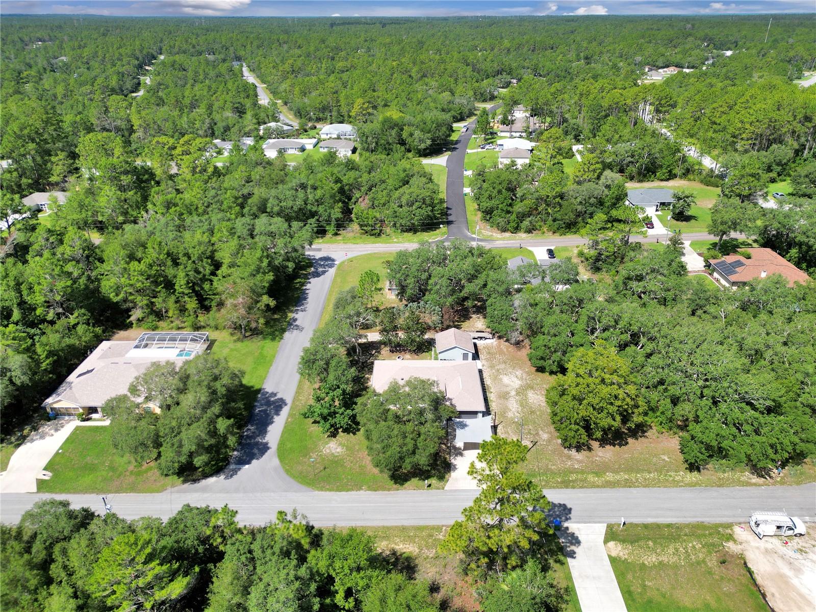 Listing photo id 3 for 8198 Brook Way