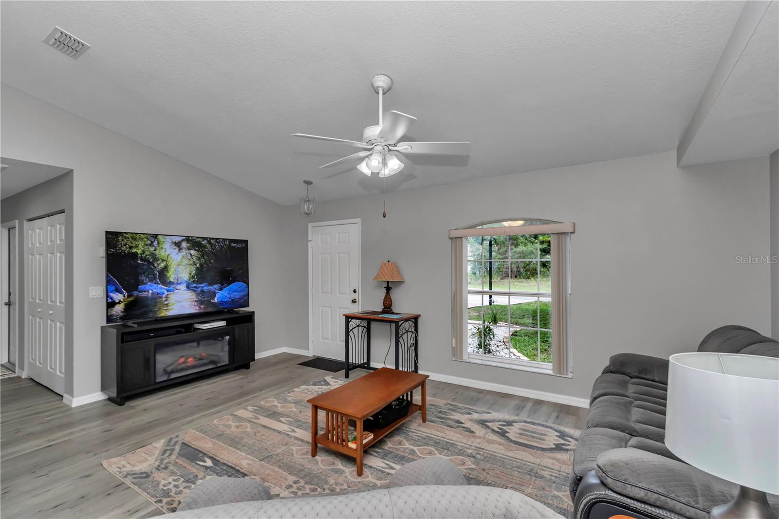 Listing photo id 50 for 8198 Brook Way