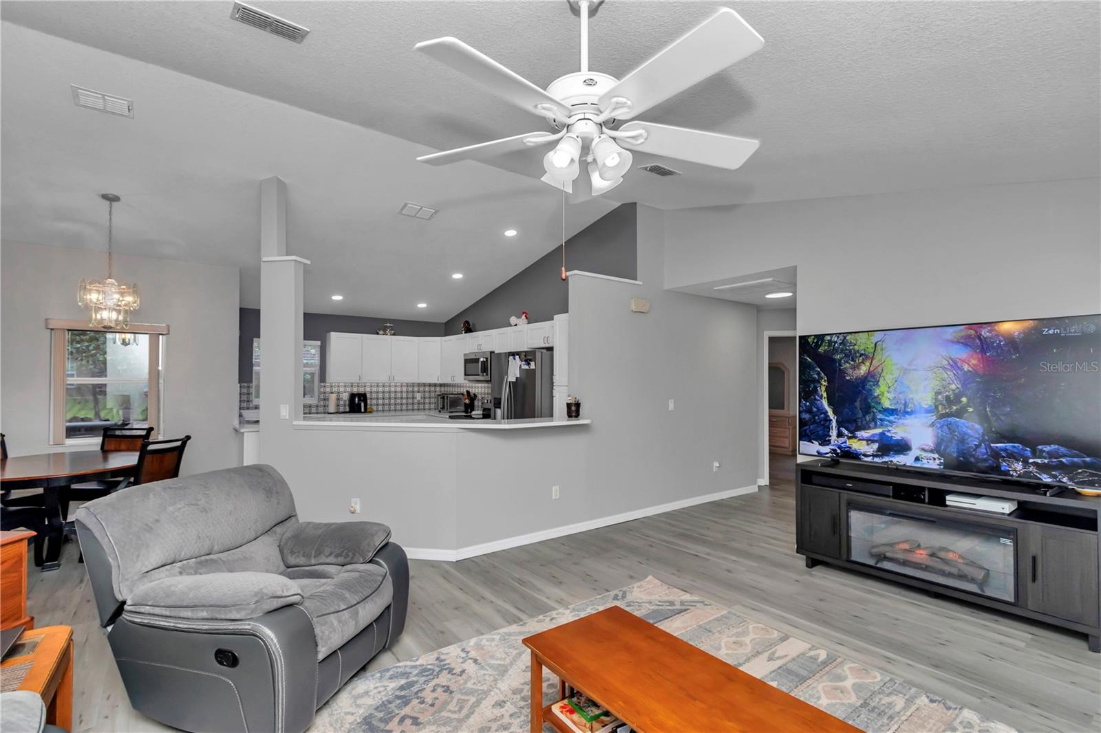 Listing photo id 51 for 8198 Brook Way
