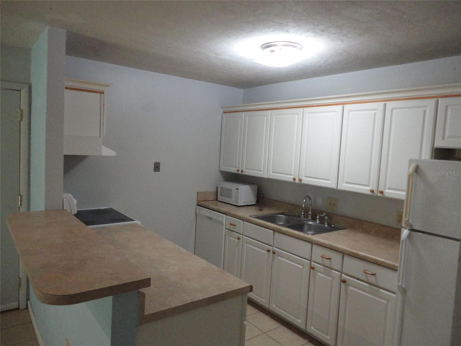Image 3 of 8 For 1035 9th Street F4
