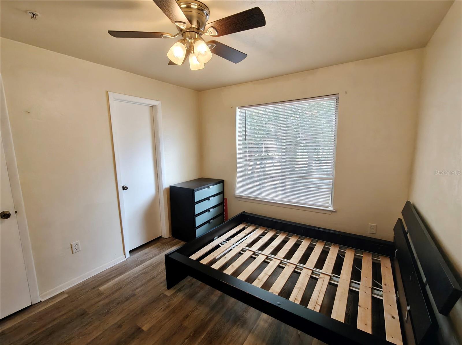 Image 15 of 19 For 4000 23rd Street 5-207 Room