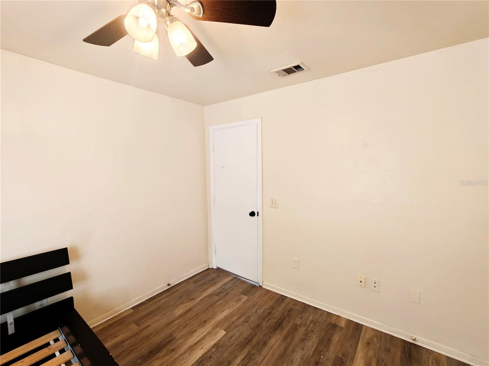 Image 17 of 19 For 4000 23rd Street 5-207 Room