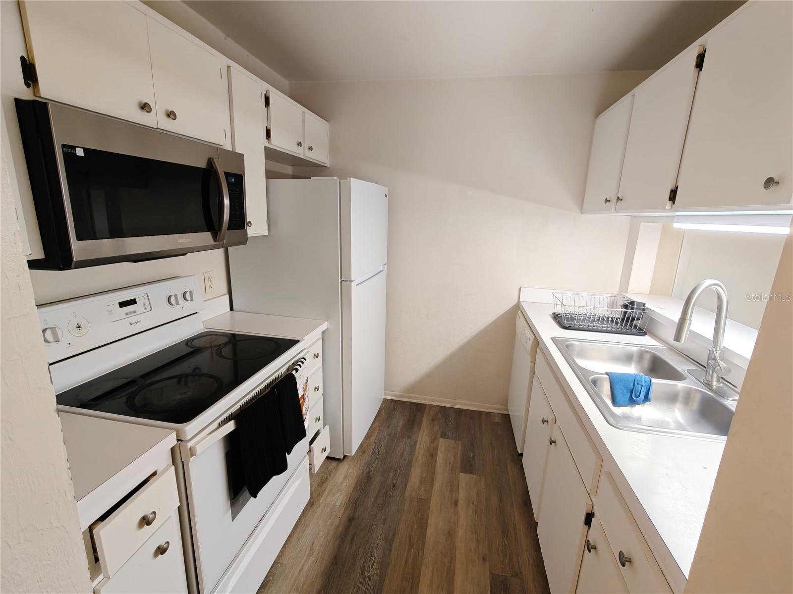 Image 3 of 19 For 4000 23rd Street 5-207 Room