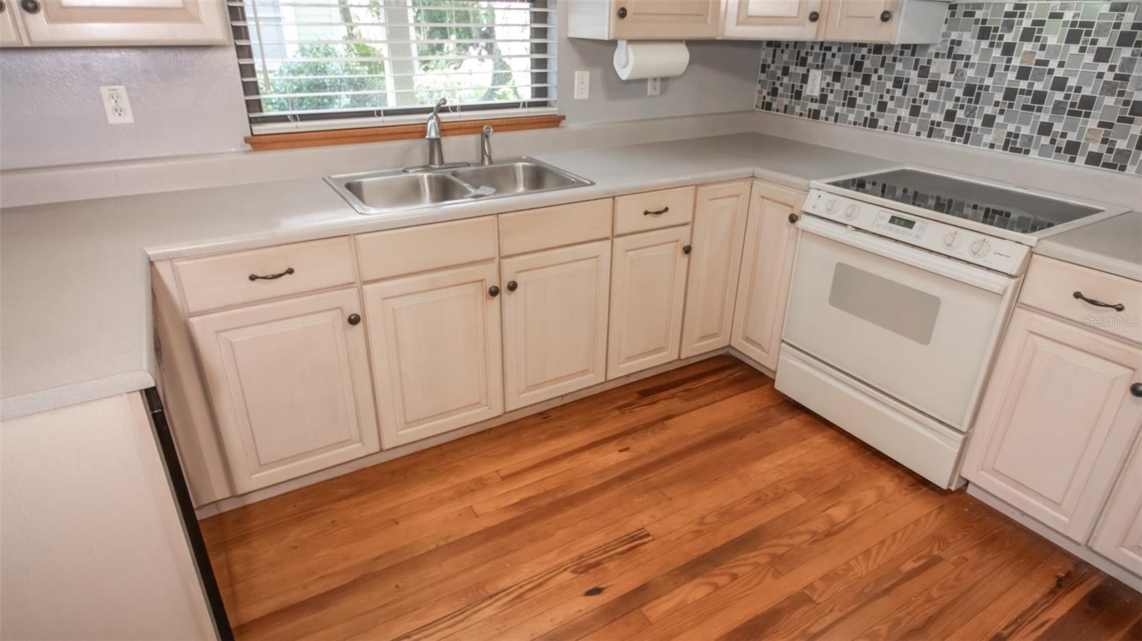 Image 6 of 34 For 7925 221st Street