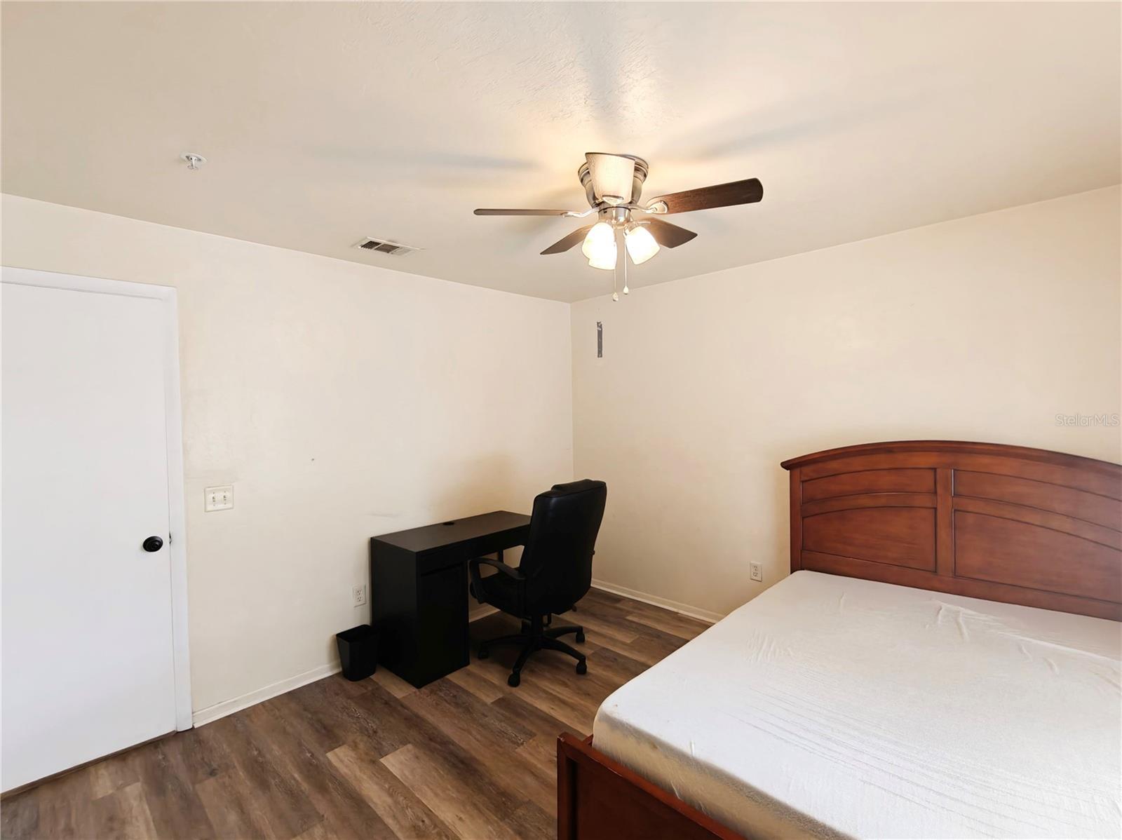 Image 17 of 21 For 4000 23rd Street 5-207 Room