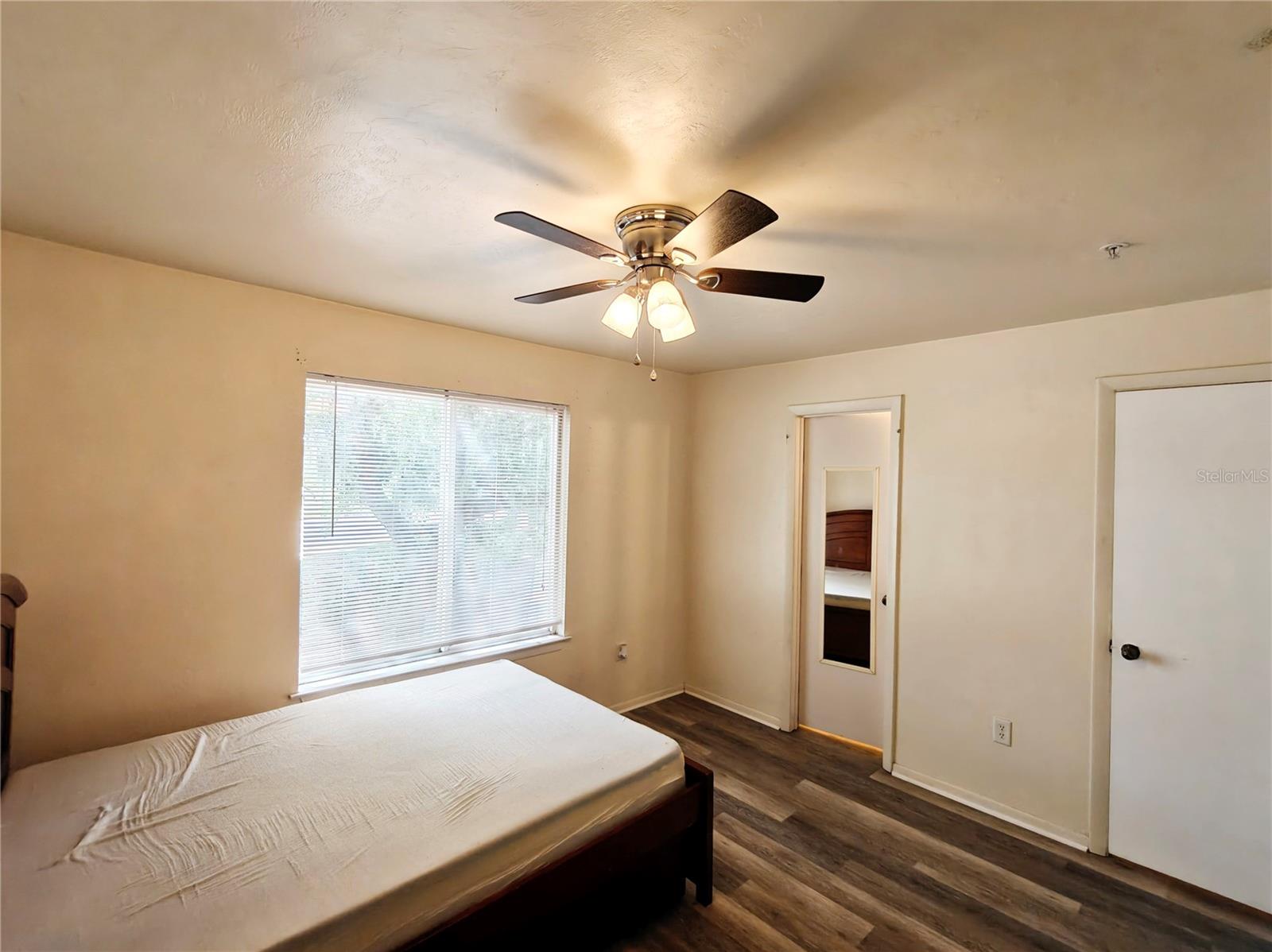 Image 18 of 21 For 4000 23rd Street 5-207 Room