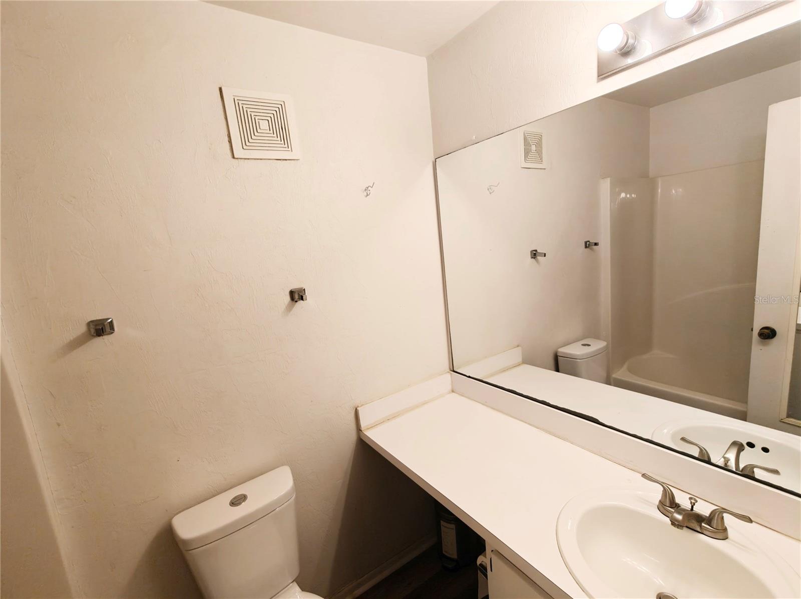 Image 19 of 21 For 4000 23rd Street 5-207 Room