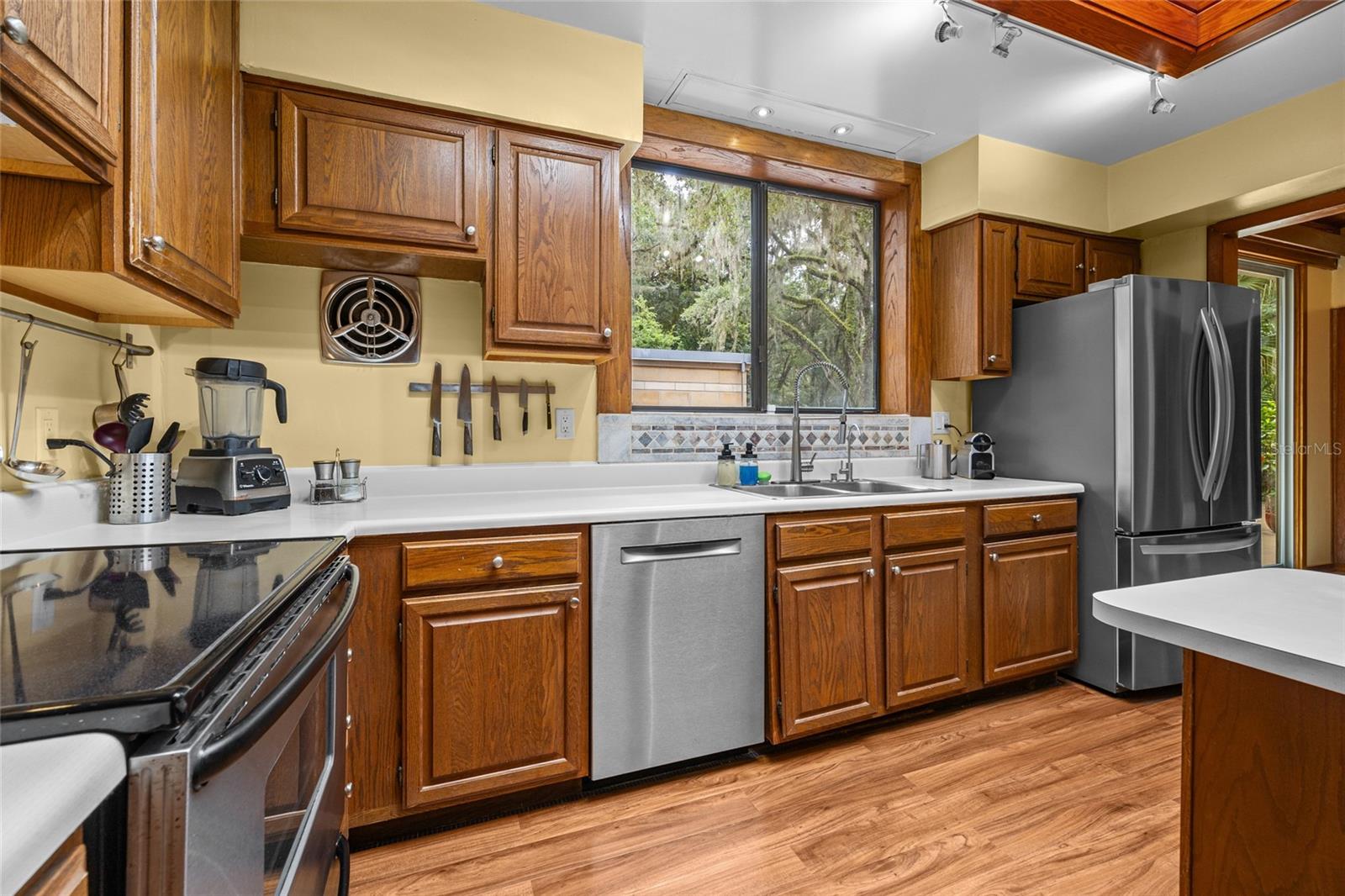 Image 14 of 49 For 32 43rd Terrace