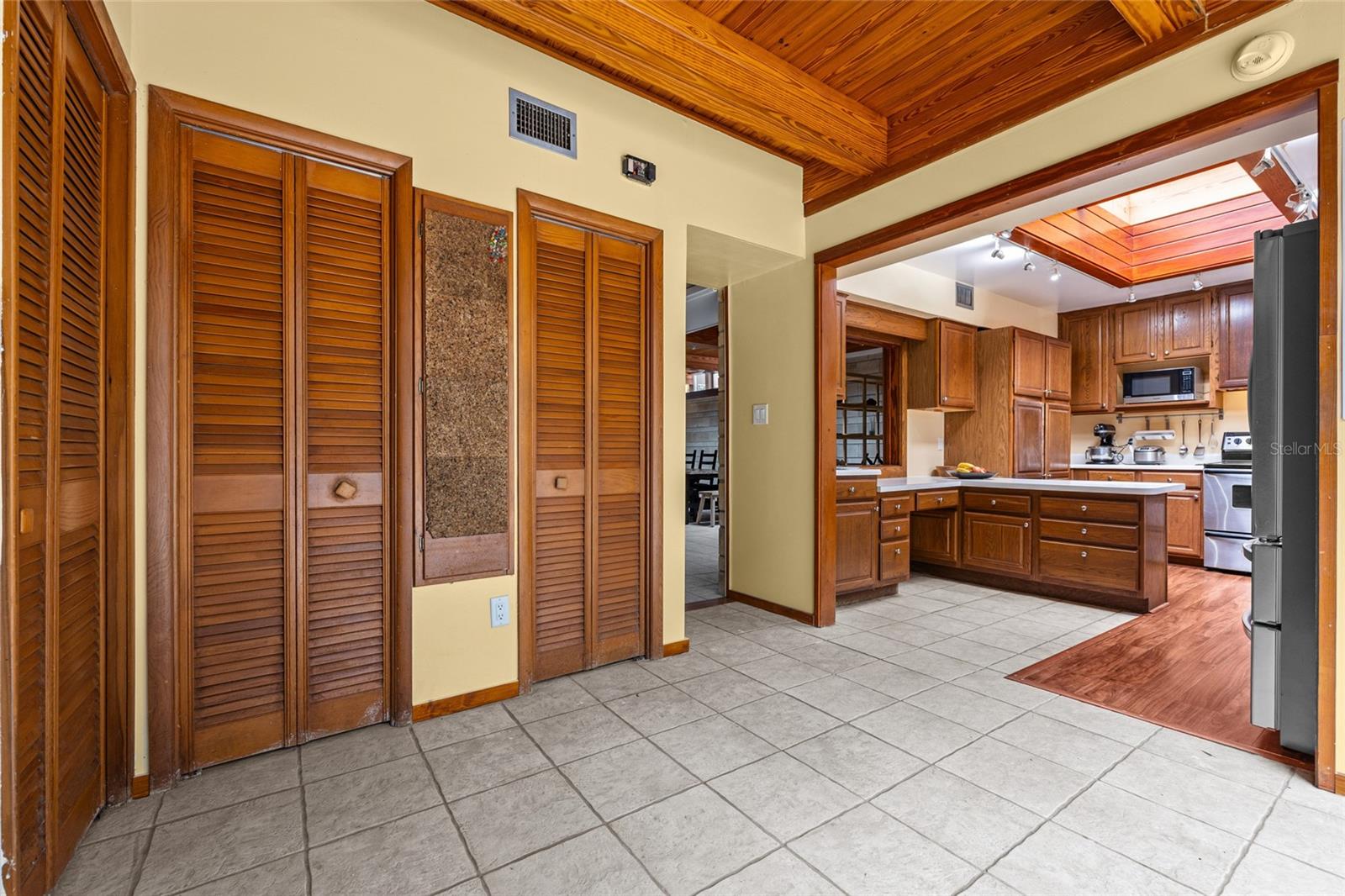 Image 15 of 49 For 32 43rd Terrace