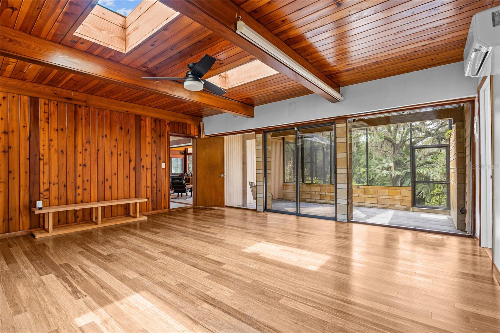 Image 19 of 49 For 32 43rd Terrace