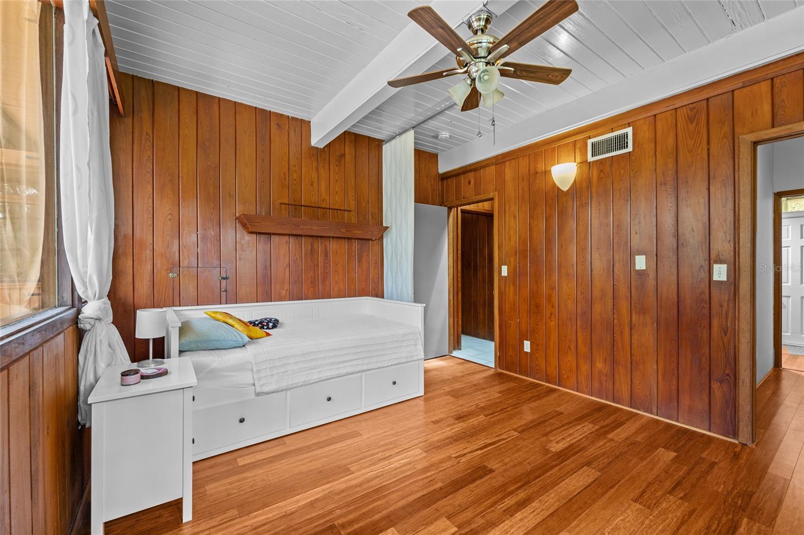 Image 24 of 49 For 32 43rd Terrace