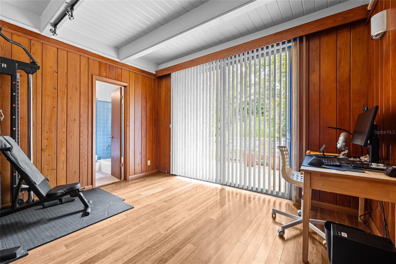Image 27 of 49 For 32 43rd Terrace