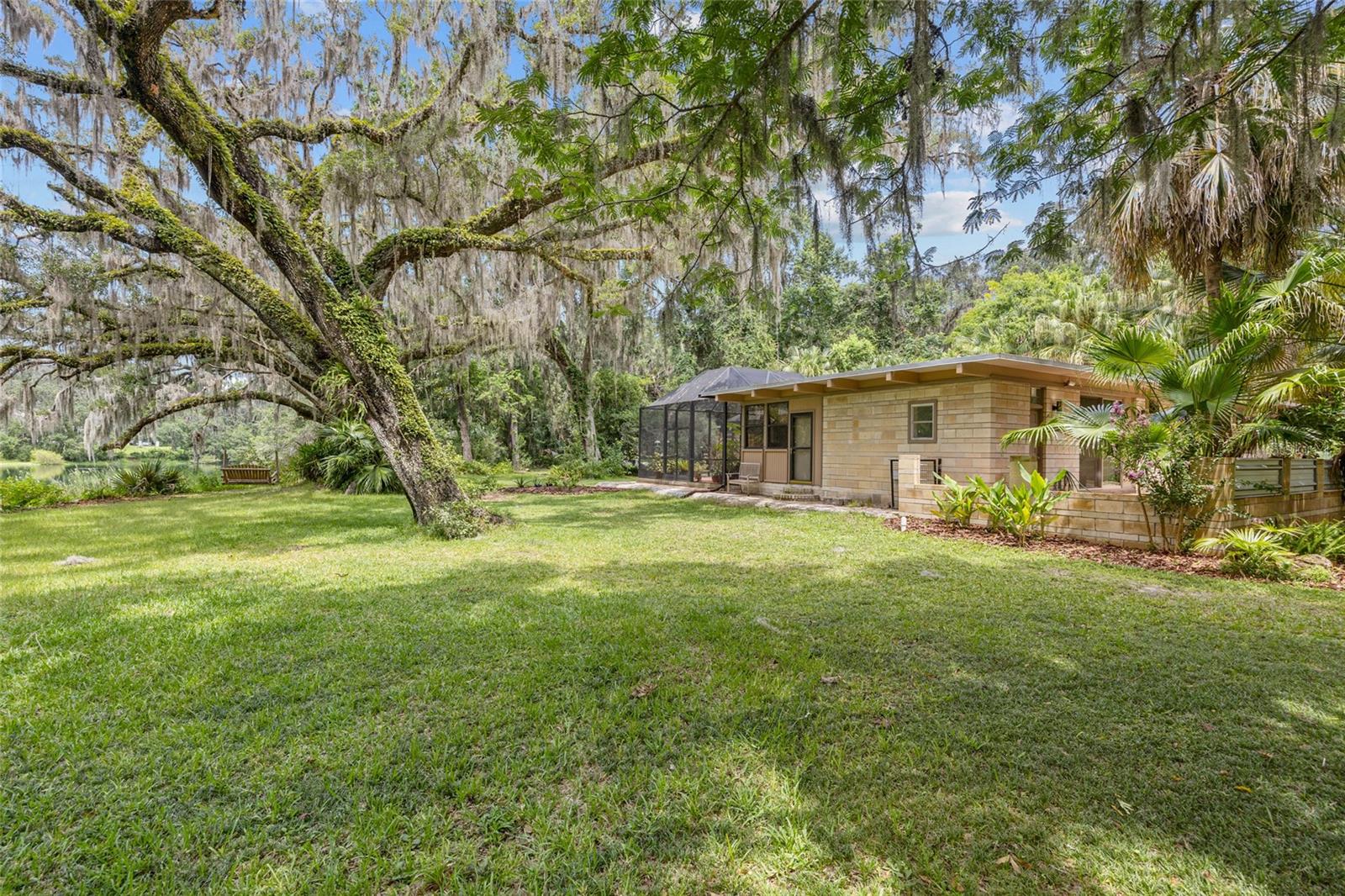 Image 43 of 49 For 32 43rd Terrace