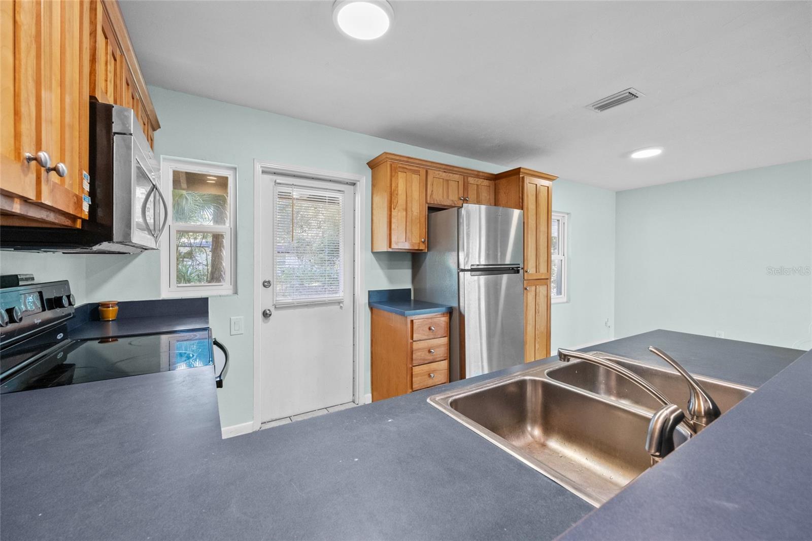 Image 13 of 36 For 601 36th Drive