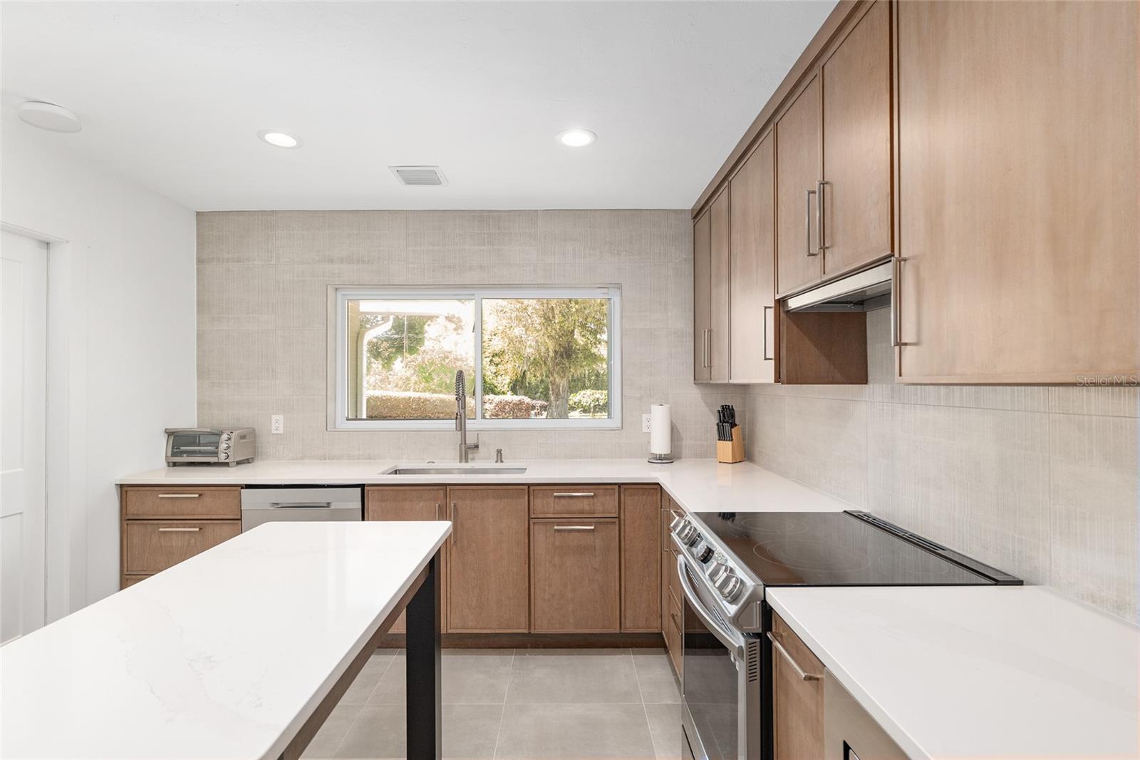 Image 14 of 68 For 601 23rd Street