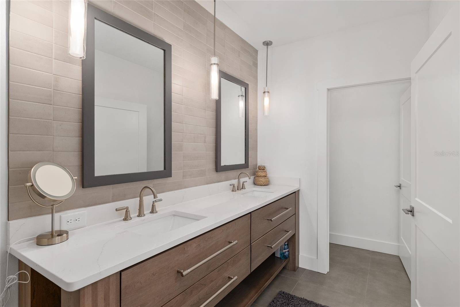 Image 32 of 68 For 601 23rd Street