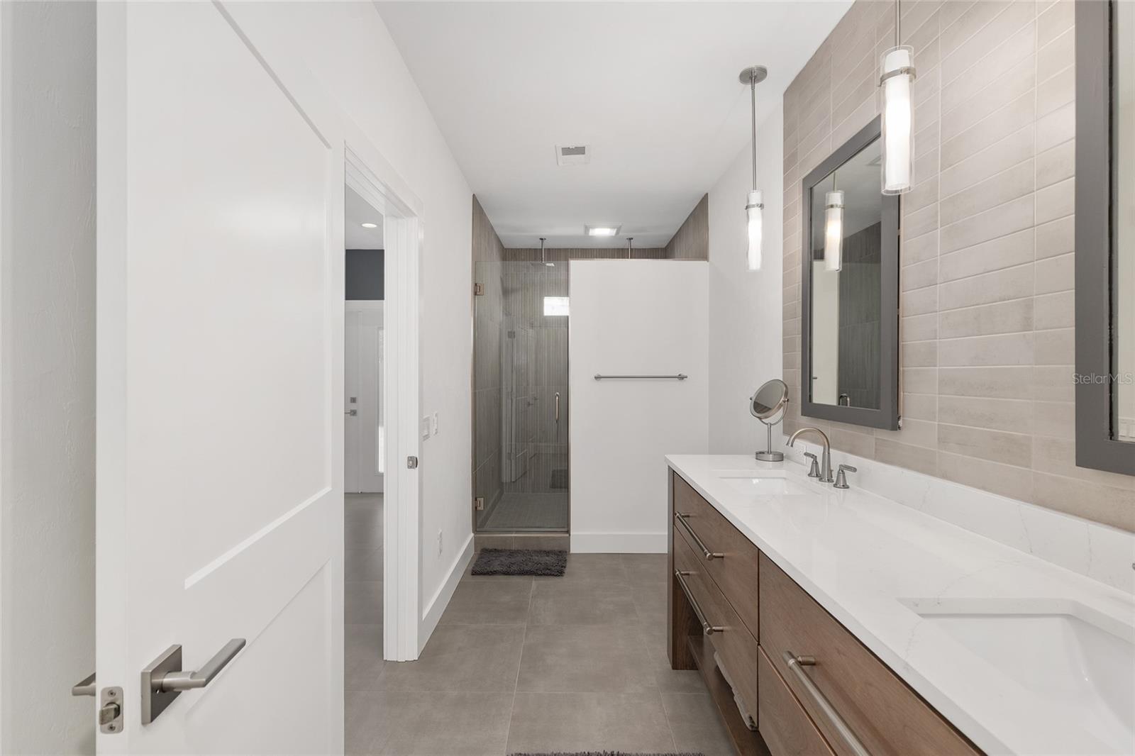 Image 33 of 68 For 601 23rd Street