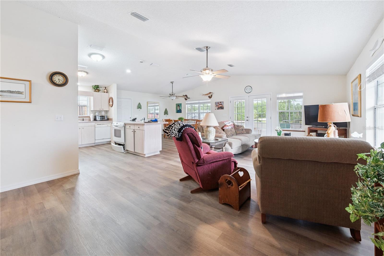 Image 29 of 50 For 78 901 Avenue