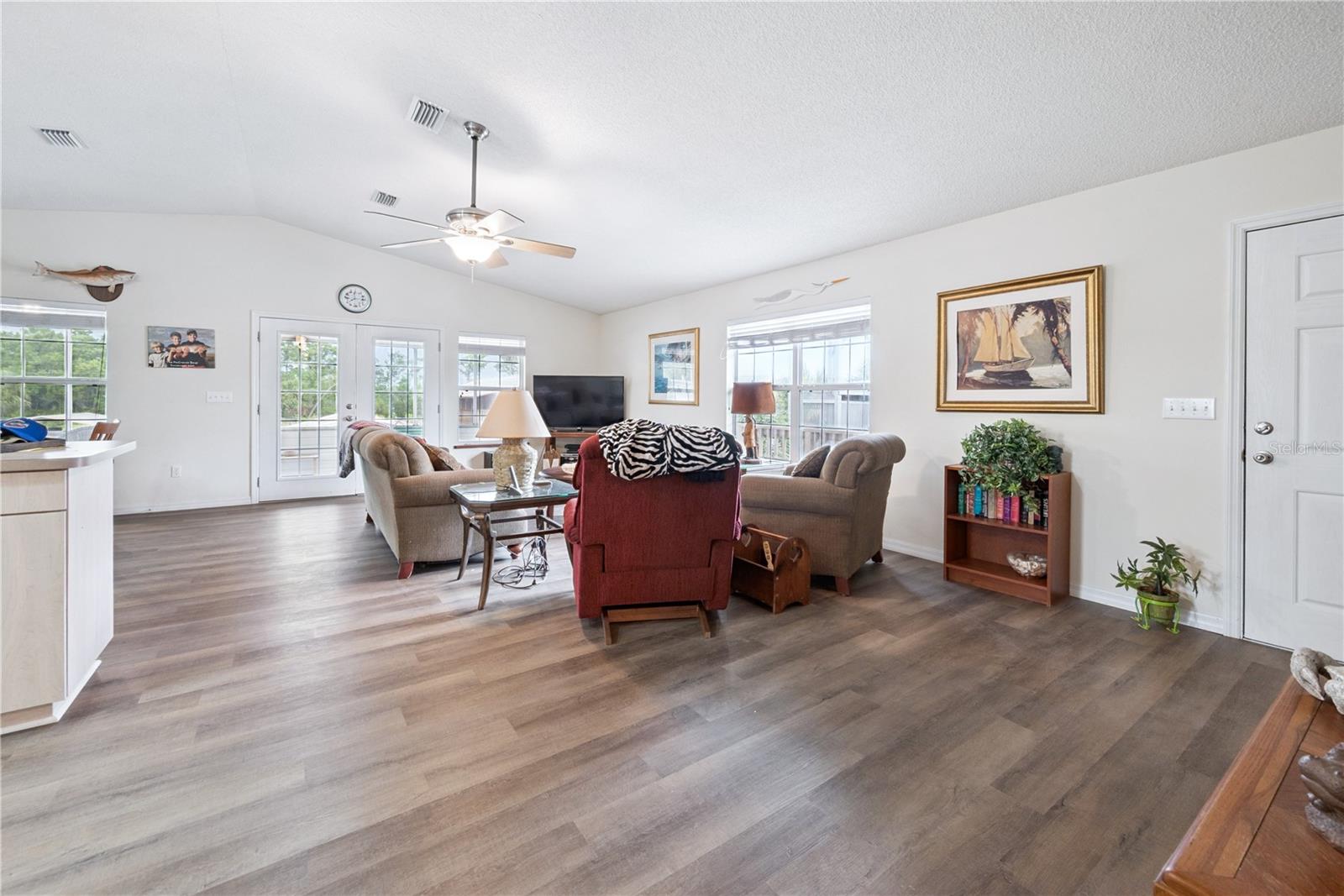 Image 30 of 50 For 78 901 Avenue