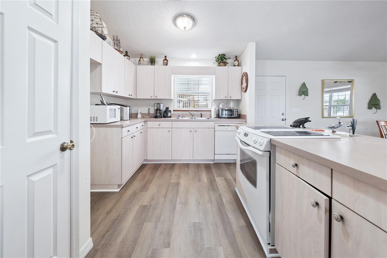 Image 32 of 50 For 78 901 Avenue