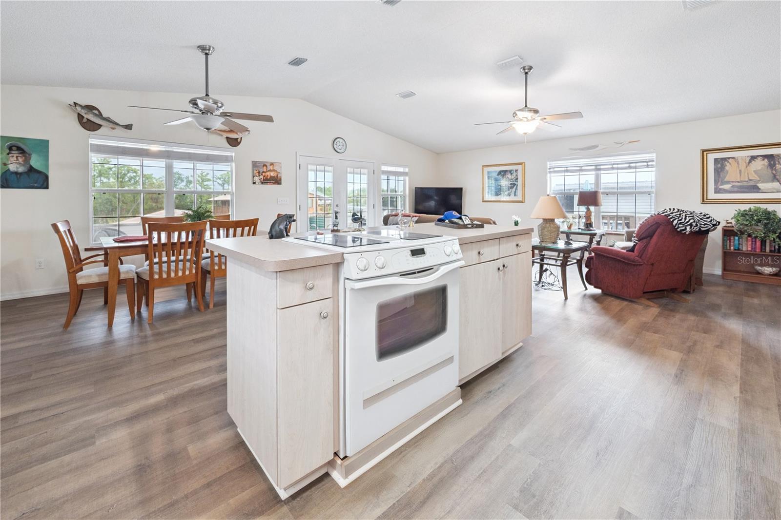 Image 33 of 50 For 78 901 Avenue