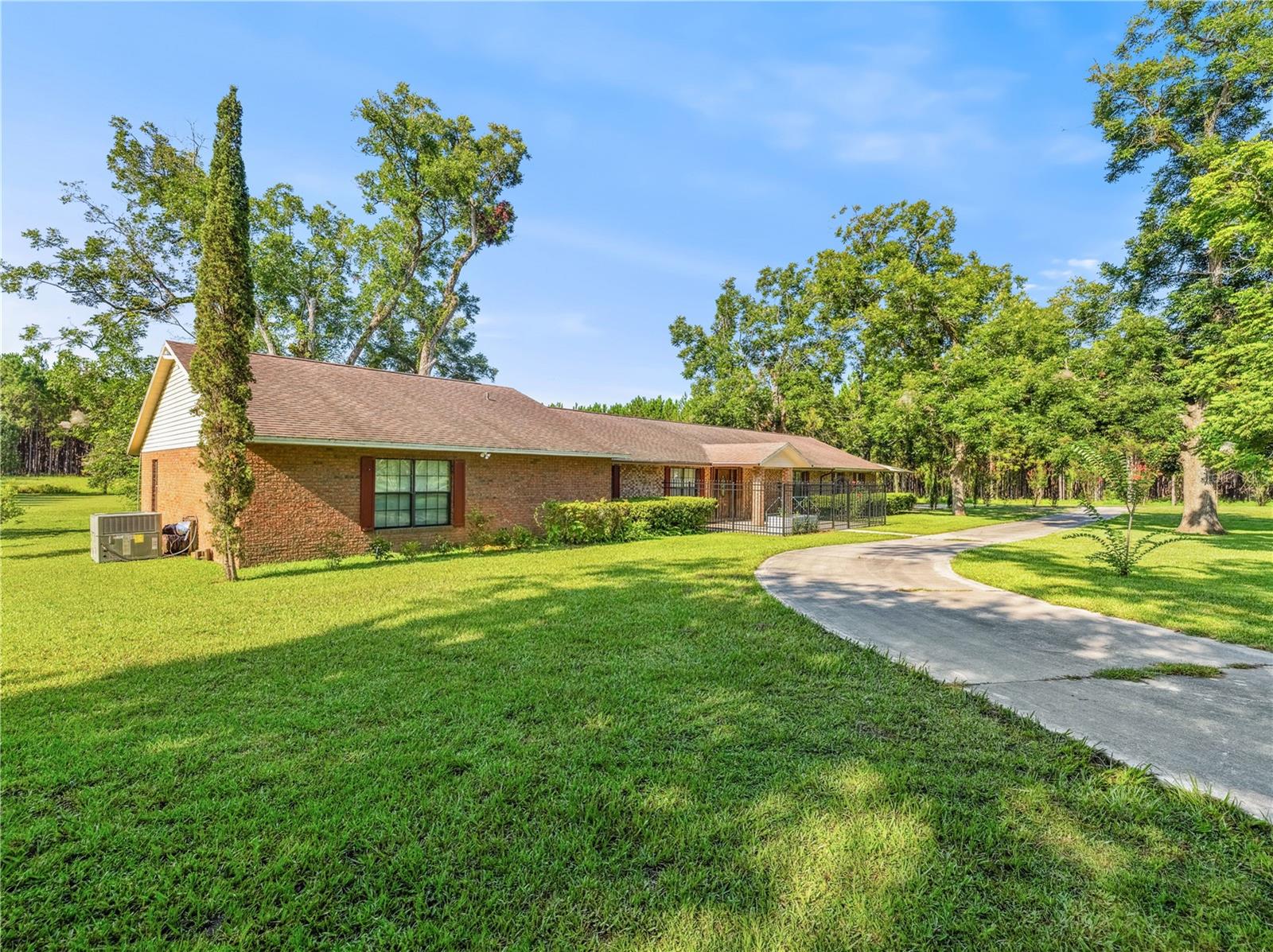 Image 4 of 73 For 1550 167 Place