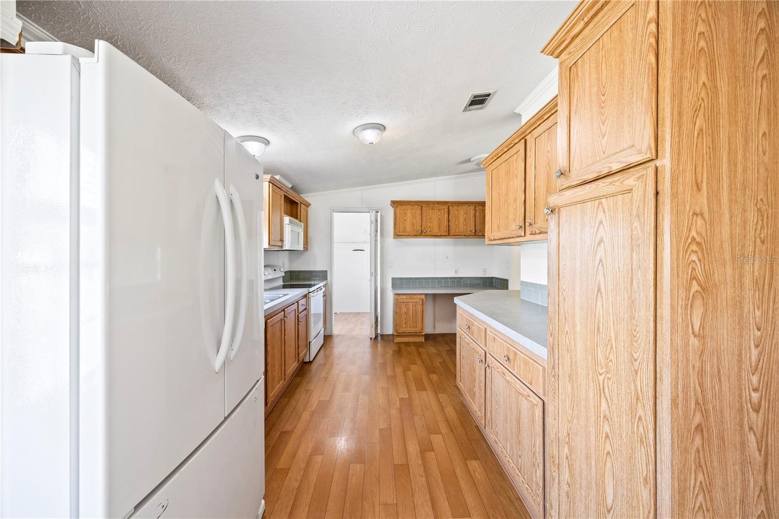 Image 8 of 34 For 20761 118th Street