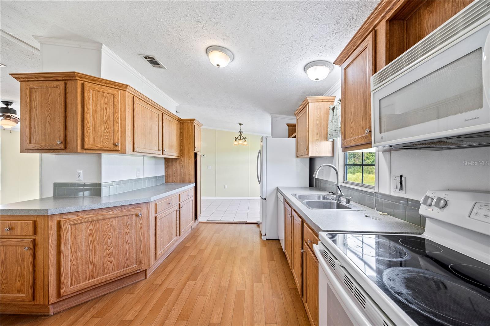 Image 9 of 34 For 20761 118th Street