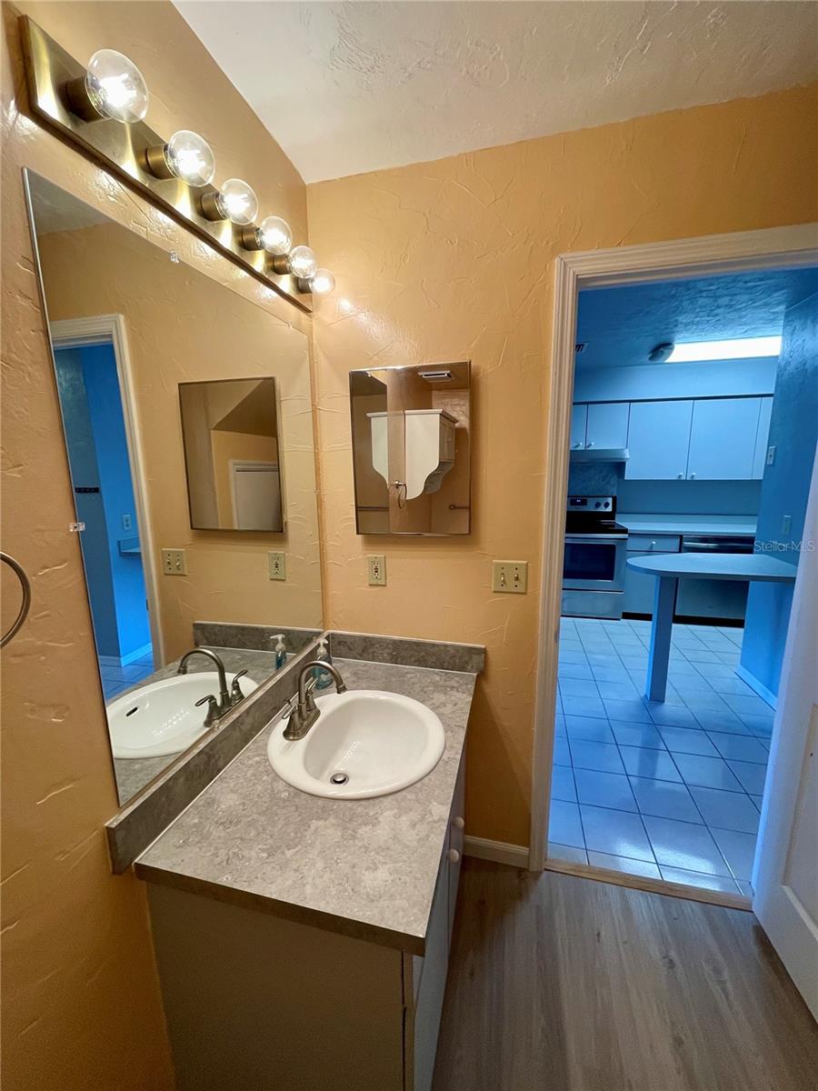 Image 10 of 17 For 2915 38th Place