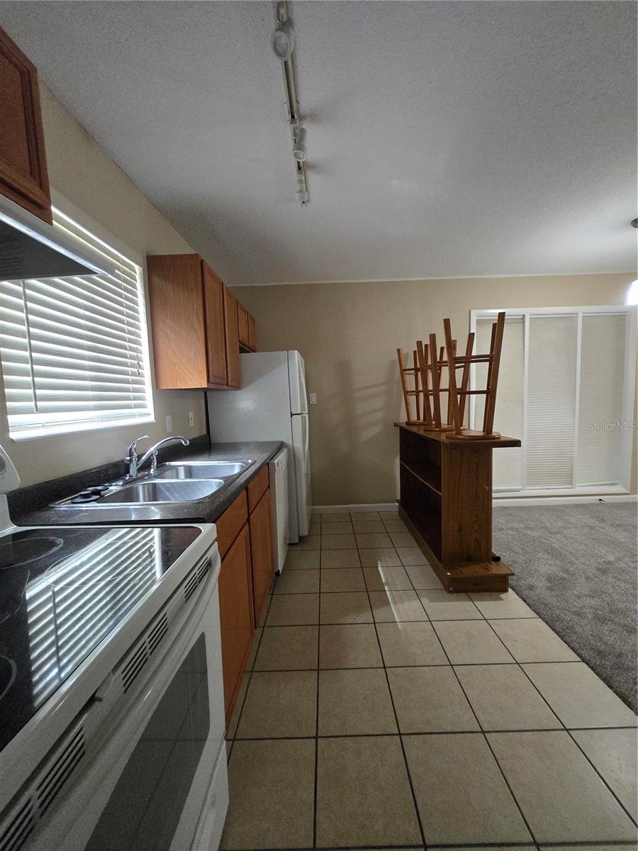 Image 14 of 29 For 507 39th Road 106