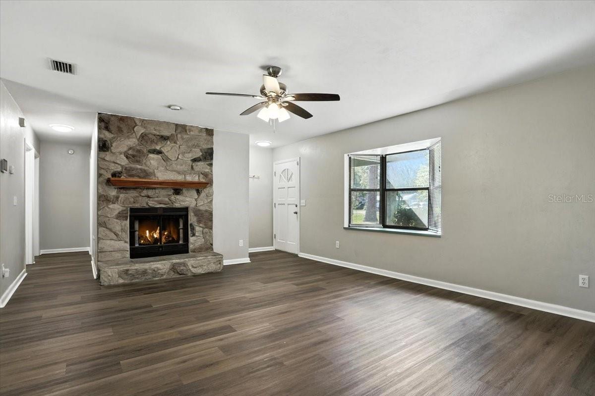 Image 4 of 26 For 2240 44th Place