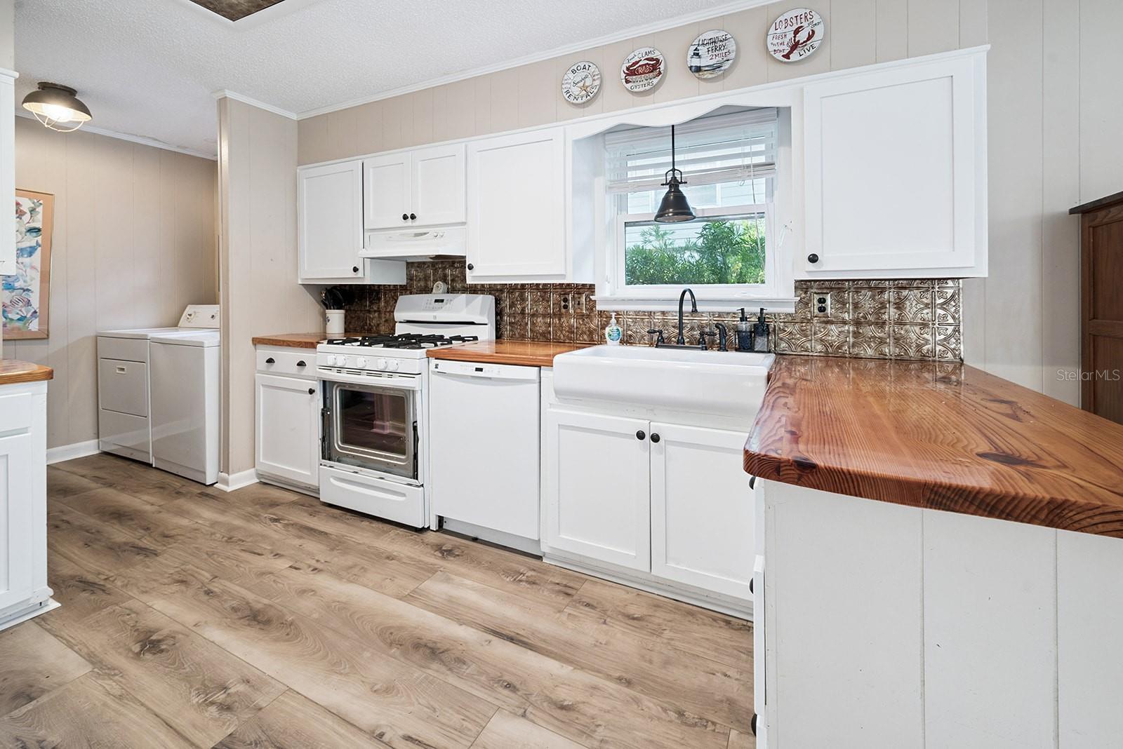 Image 33 of 50 For 145 904 Avenue
