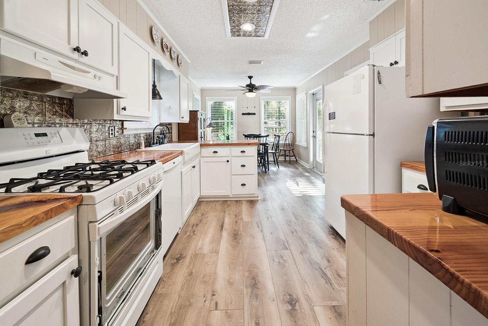 Image 36 of 50 For 145 904 Avenue