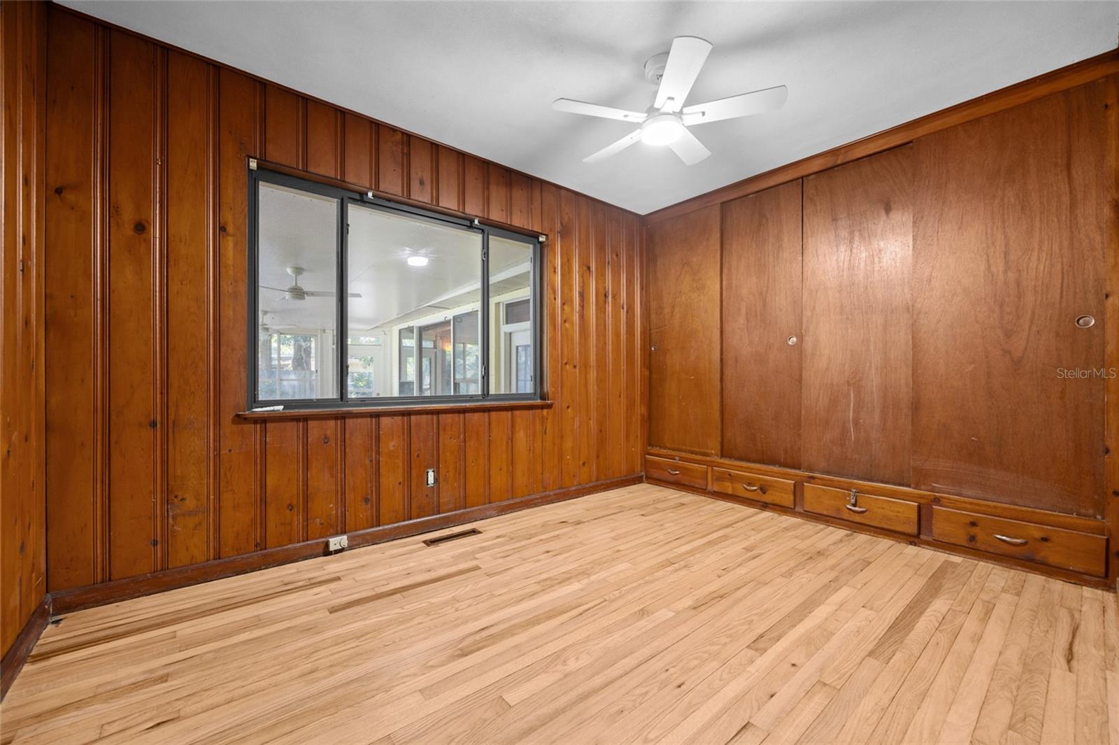 Image 17 of 27 For 2225 6th Terrace