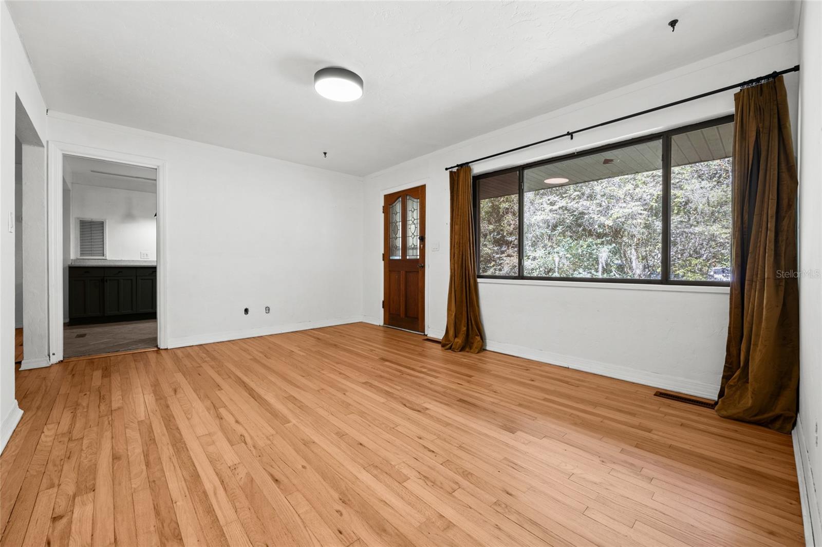Image 4 of 27 For 2225 6th Terrace