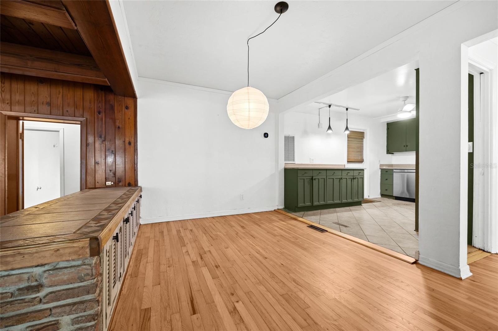 Image 5 of 27 For 2225 6th Terrace