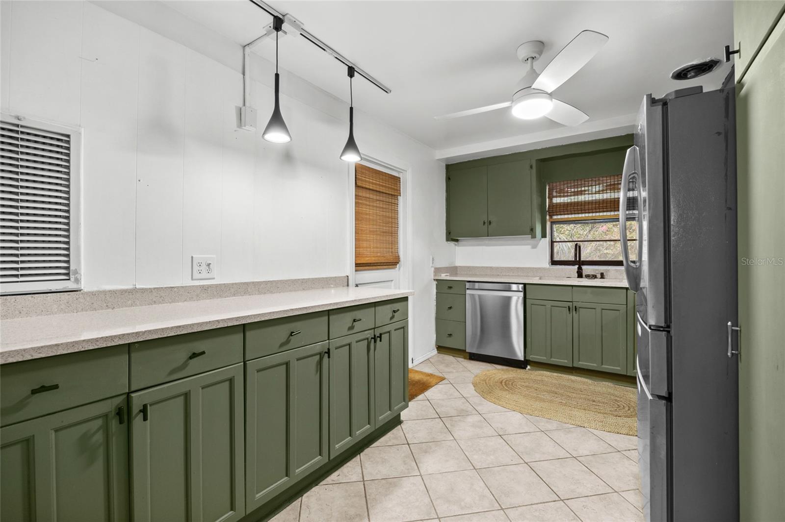 Image 6 of 27 For 2225 6th Terrace