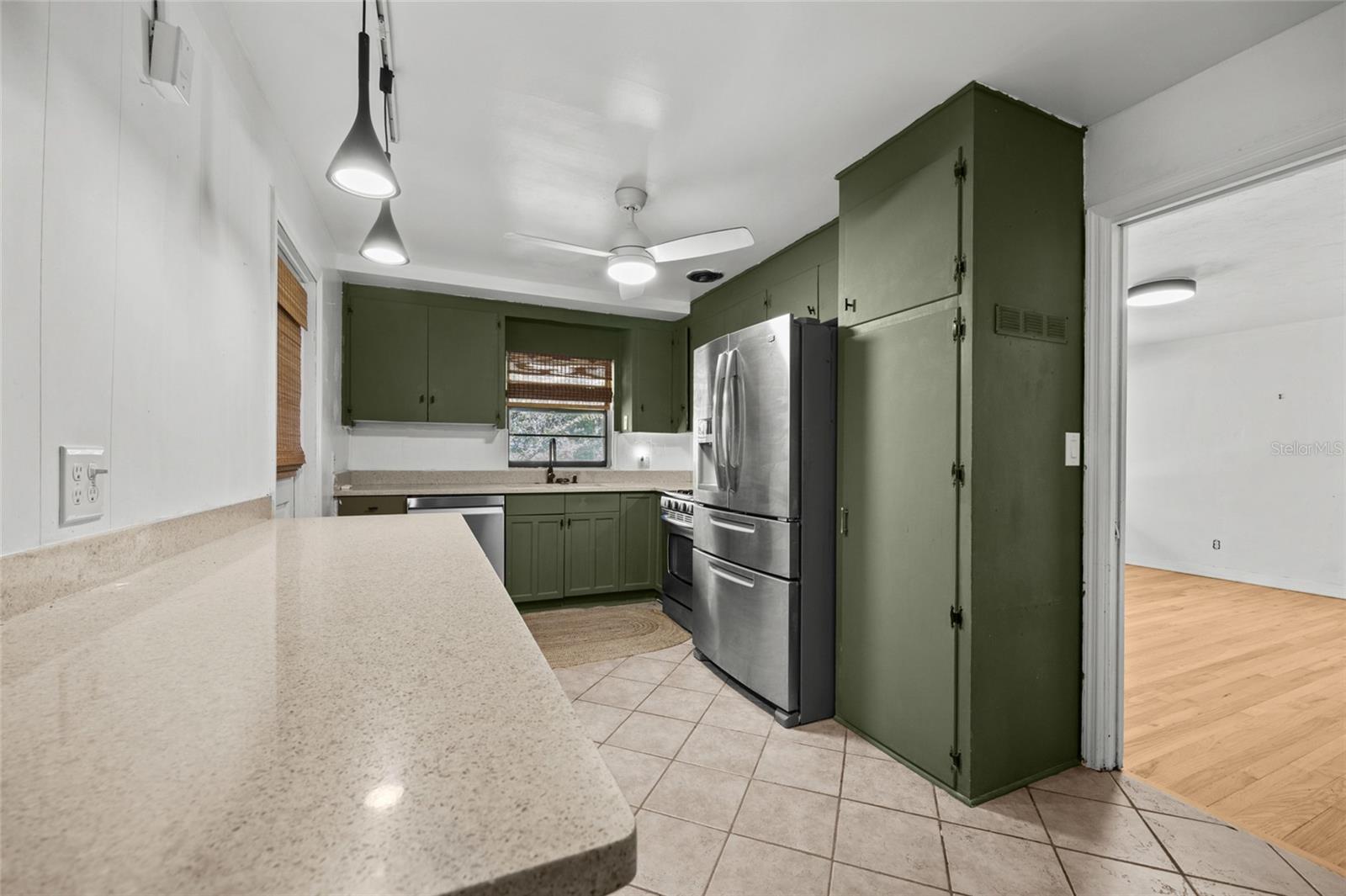 Image 7 of 27 For 2225 6th Terrace