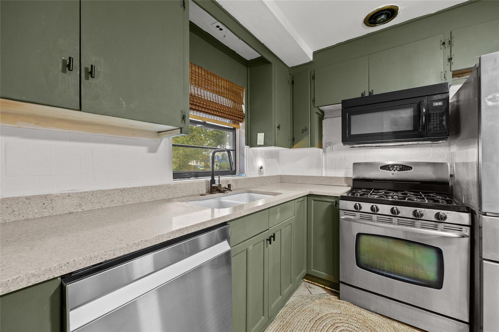 Image 8 of 27 For 2225 6th Terrace