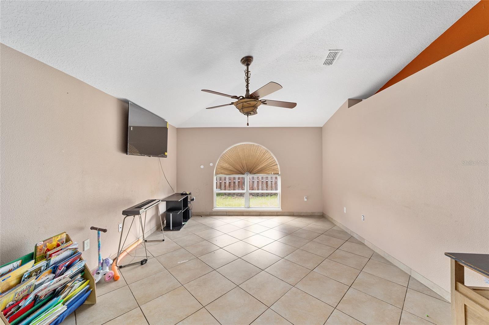 Image 12 of 15 For 522 Marion Oaks Lane